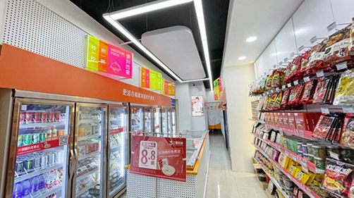 依托智能网关实现全面而细致地采集门店的各种物联网设备数据信息，联动控制空调、照明、售货柜、电脑、监控、环境传感等设备，从而赋能提升门店经营的分析、预测、决策质量。