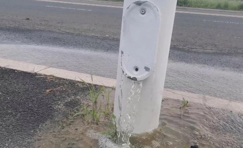 路灯杆设备舱.jpg