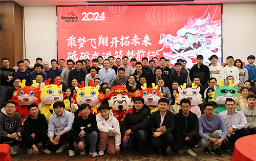 近日，欧陆在线全体员工欢聚一堂，举行了一场热闹非凡的年终盛会。就让我们一起回顾年会上的这些难忘的瞬间吧。