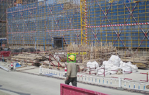为了加强头盔、安全帽等个人安全防护装备的落实佩戴，欧陆在线提供基于AI网关的AI识别、监测、分析及提示方案，助力提高人身安全意识，消除人身安全隐患。