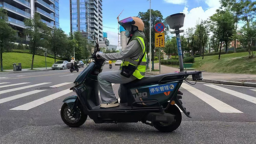 针对路侧停车管理需求，欧陆在线联同合作伙伴共同开发停车管理巡检车应用，实现一辆巡检车就能管控多条路段的数百个路侧泊位，从而极大提升城市路面停车资源管理效率。