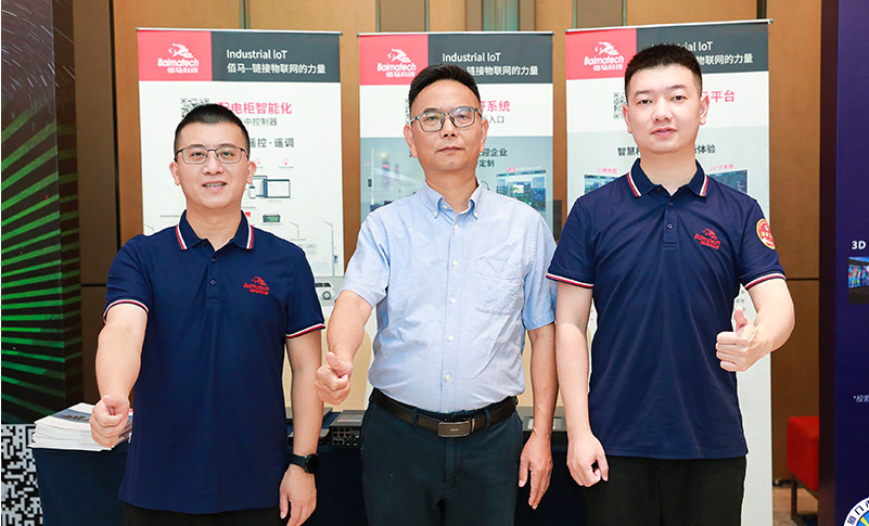 欧陆在线与学会领导合影.jpg