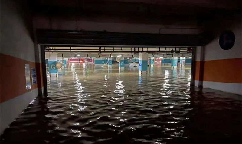 地下停车场淹水.jpg 地下停车场淹水.jpg