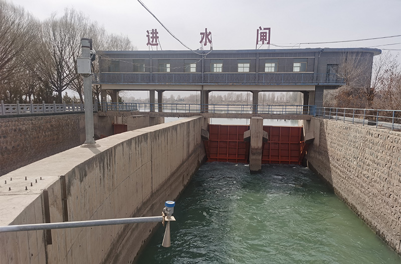 水闸设施.jpg 水闸设施.jpg