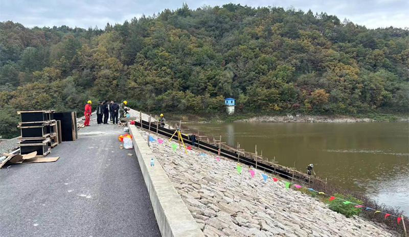水库维护.jpg 水库维护.jpg